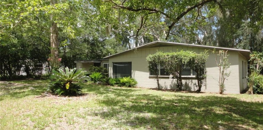 House in Gainesville, Florida 4 bedrooms, 150.22 sq.m. № 2207954