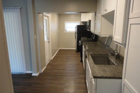 House in Gainesville, Florida 4 bedrooms, 150.22 sq.m. № 2207954 - photo 6