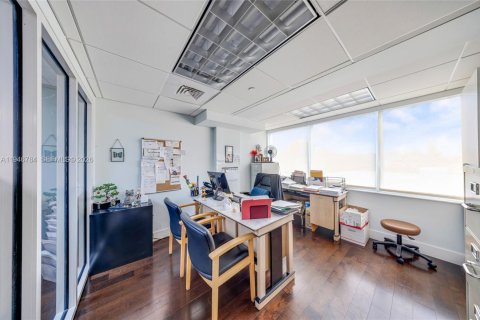 Immobilier commercial à vendre à Miami, Floride № 2002832 - photo 18