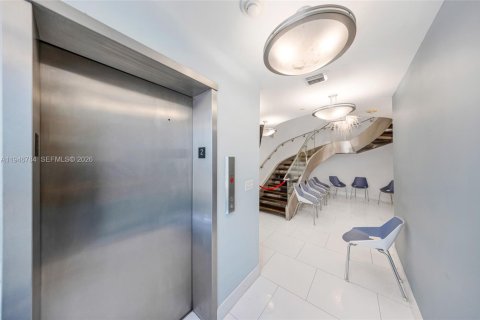 Immobilier commercial à vendre à Miami, Floride № 2002832 - photo 4