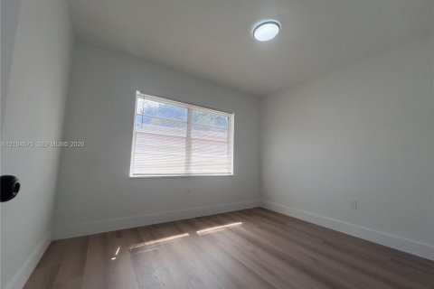 Villa ou maison à vendre à Miami, Floride: 5 chambres, 160.63 m2 № 2412511 - photo 23