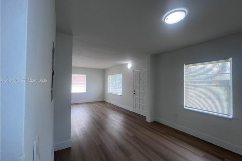 Villa ou maison à vendre à Miami, Floride: 5 chambres, 160.63 m2 № 2412511 - photo 11