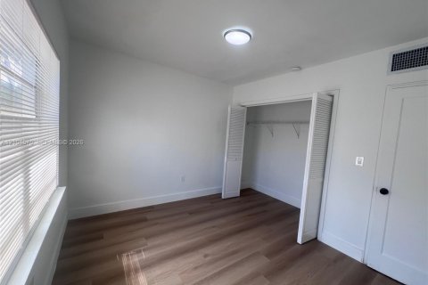 Villa ou maison à vendre à Miami, Floride: 5 chambres, 160.63 m2 № 2412511 - photo 24