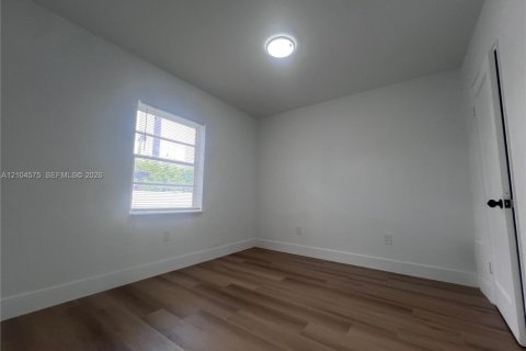 Villa ou maison à vendre à Miami, Floride: 5 chambres, 160.63 m2 № 2412511 - photo 21