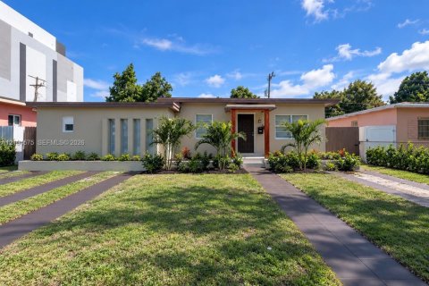 Villa ou maison à Miami, Floride 5 chambres, 160.63 m2 № 2412511