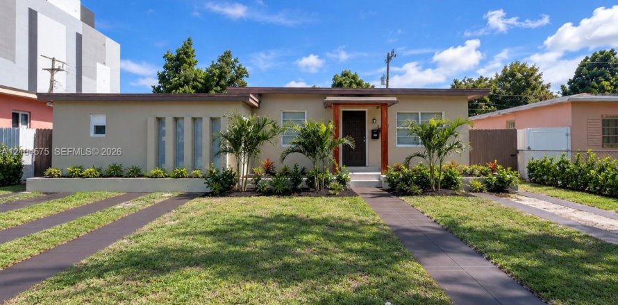 Villa ou maison à Miami, Floride 5 chambres, 160.63 m2 № 2412511