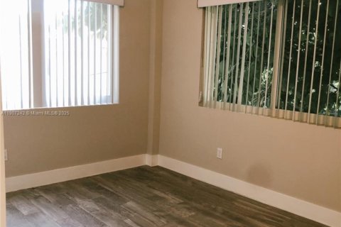 Apartment in Coral Gables, Florida 1 bedroom, 65.03 sq.m. № 1964930 - photo 12