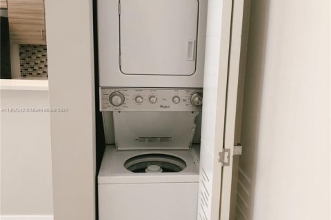 Apartment in Coral Gables, Florida 1 bedroom, 65.03 sq.m. № 1964930 - photo 17