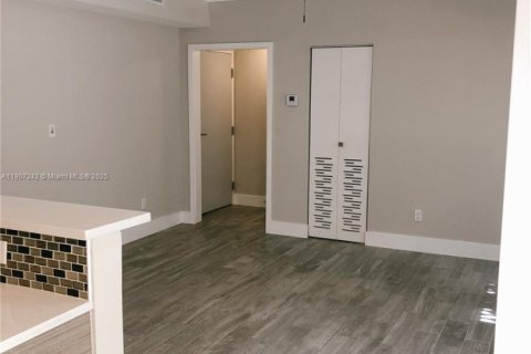 Apartment in Coral Gables, Florida 1 bedroom, 65.03 sq.m. № 1964930 - photo 6