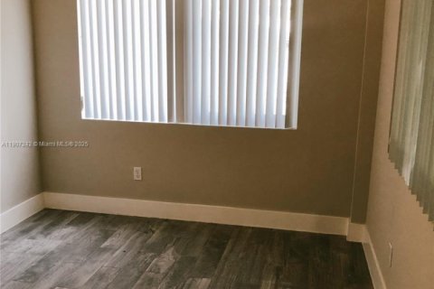 Apartment in Coral Gables, Florida 1 bedroom, 65.03 sq.m. № 1964930 - photo 14