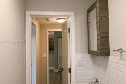 Apartment in Coral Gables, Florida 1 bedroom, 65.03 sq.m. № 1964930 - photo 10