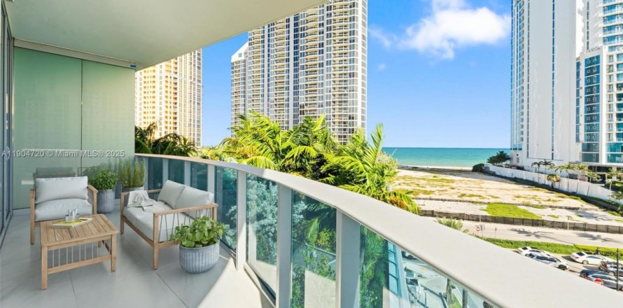 Condo à Sunny Isles Beach, Floride, 3 chambres № 1955950