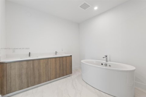 Copropriété à vendre à Sunny Isles Beach, Floride: 3 chambres, 182.46 m2 № 1955950 - photo 7