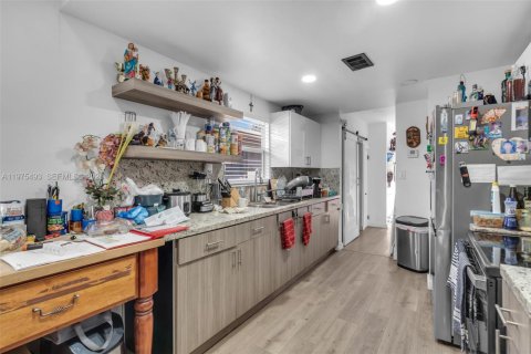 House in Miami, Florida 2 bedrooms, 89.19 sq.m. № 2042753 - photo 8