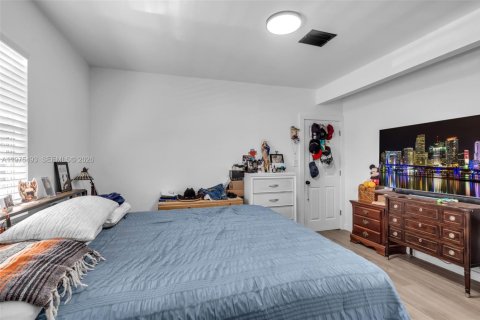 House in Miami, Florida 2 bedrooms, 89.19 sq.m. № 2042753 - photo 15