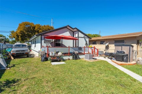 House in Miami, Florida 2 bedrooms, 89.19 sq.m. № 2042753 - photo 21