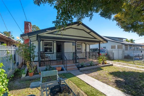 House in Miami, Florida 2 bedrooms, 89.19 sq.m. № 2042753 - photo 3