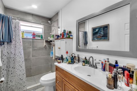 House in Miami, Florida 2 bedrooms, 89.19 sq.m. № 2042753 - photo 16