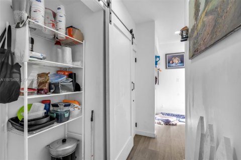 House in Miami, Florida 2 bedrooms, 89.19 sq.m. № 2042753 - photo 11