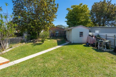 House in Miami, Florida 2 bedrooms, 89.19 sq.m. № 2042753 - photo 26