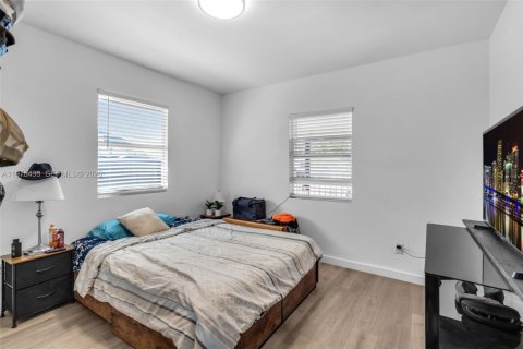 House in Miami, Florida 2 bedrooms, 89.19 sq.m. № 2042753 - photo 17
