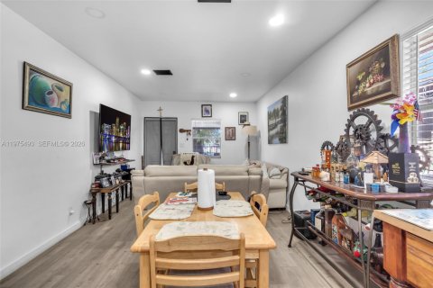 House in Miami, Florida 2 bedrooms, 89.19 sq.m. № 2042753 - photo 7