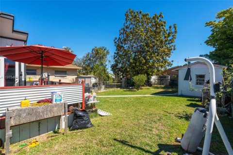 House in Miami, Florida 2 bedrooms, 89.19 sq.m. № 2042753 - photo 20