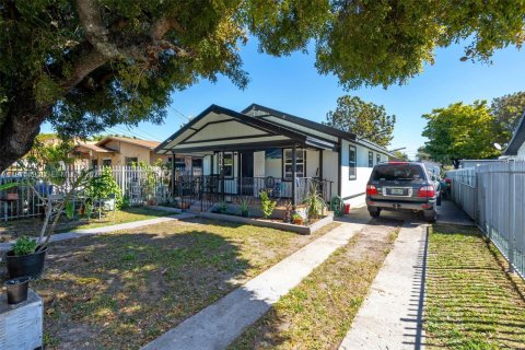 House in Miami, Florida 2 bedrooms, 89.19 sq.m. № 2042753 - photo 2