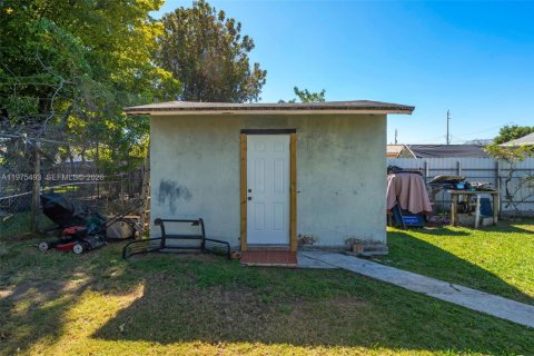 House in Miami, Florida 2 bedrooms, 89.19 sq.m. № 2042753 - photo 23