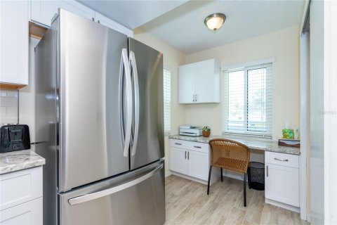 Купить кондоминиум в Энглвуд, Флорида 8 комнат, 101.45м2, № 1832645 - фото 17