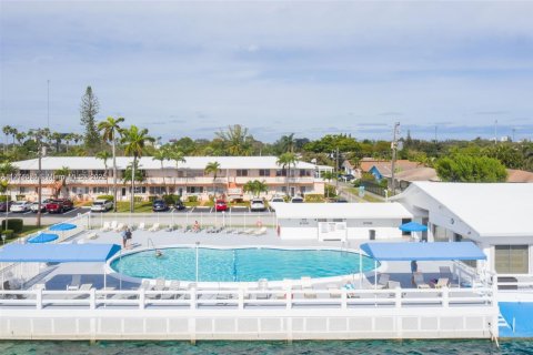 Condo in Hallandale Beach, Florida, 1 bedroom  № 1970932 - photo 8