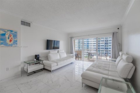 Condominio en venta en Hallandale Beach, Florida, 1 dormitorio, 80.82 m2 № 2049239 - foto 12