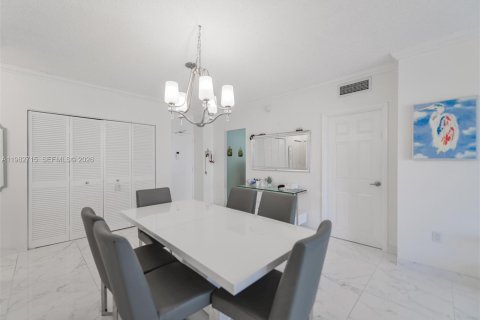 Condominio en venta en Hallandale Beach, Florida, 1 dormitorio, 80.82 m2 № 2049239 - foto 8