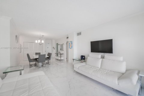 Condominio en venta en Hallandale Beach, Florida, 1 dormitorio, 80.82 m2 № 2049239 - foto 6