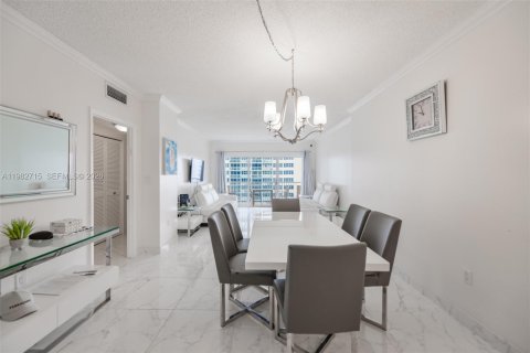 Condominio en venta en Hallandale Beach, Florida, 1 dormitorio, 80.82 m2 № 2049239 - foto 22