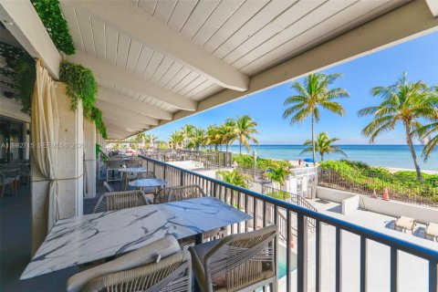 Condominio en venta en Hallandale Beach, Florida, 1 dormitorio, 80.82 m2 № 2049239 - foto 30