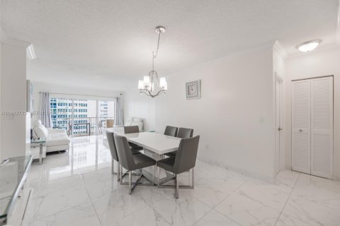 Condominio en venta en Hallandale Beach, Florida, 1 dormitorio, 80.82 m2 № 2049239 - foto 23