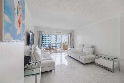 Condominio en venta en Hallandale Beach, Florida, 1 dormitorio, 80.82 m2 № 2049239 - foto 11