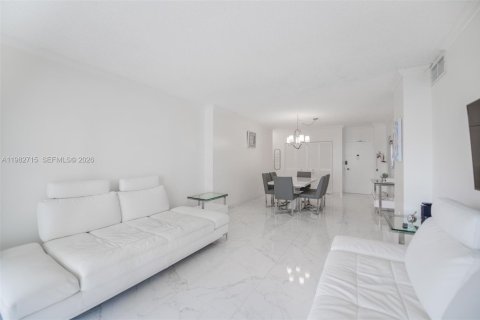 Condominio en venta en Hallandale Beach, Florida, 1 dormitorio, 80.82 m2 № 2049239 - foto 7