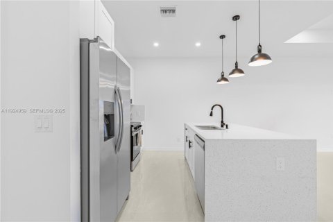 Casa en venta en Lehigh Acres, Florida, 3 dormitorios, 130.99 m2 № 1983127 - foto 13