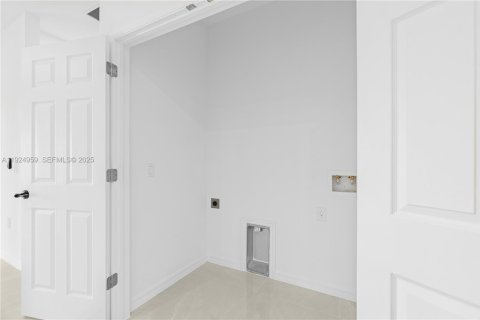 Casa en venta en Lehigh Acres, Florida, 3 dormitorios, 130.99 m2 № 1983127 - foto 27