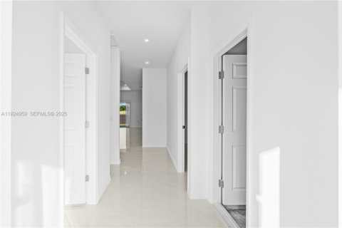 Casa en venta en Lehigh Acres, Florida, 3 dormitorios, 130.99 m2 № 1983127 - foto 7