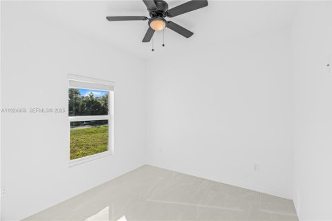 Casa en venta en Lehigh Acres, Florida, 3 dormitorios, 130.99 m2 № 1983127 - foto 18