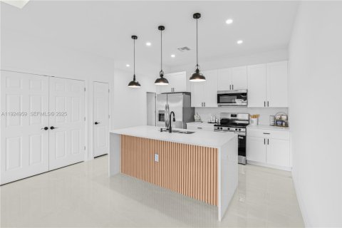 Casa en venta en Lehigh Acres, Florida, 3 dormitorios, 130.99 m2 № 1983127 - foto 11