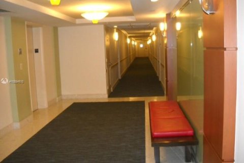 Condo in Hollywood, Florida, 2 bedrooms № 1984864 - photo 18