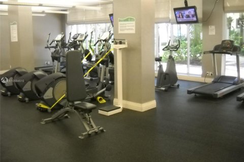 Condo in Hollywood, Florida, 2 bedrooms № 1984864 - photo 25