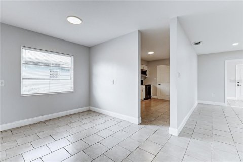 Casa en alquiler en Winter Haven, Florida, 4 dormitorios, 157.1 m2 № 1908473 - foto 15