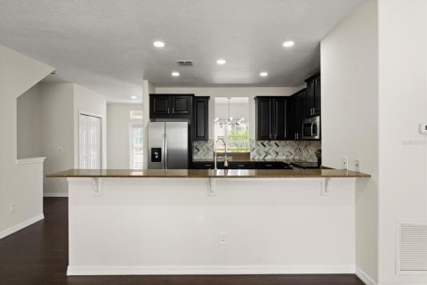 Touwnhouse à vendre à Casselberry, Floride: 4 chambres, 205.31 m2 № 1902137 - photo 14