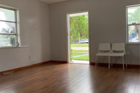 Apartamento en alquiler en North Miami Beach, Florida, 3 dormitorios, 177.81 m2 № 1948176 - foto 4