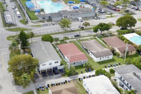 Apartment in North Miami Beach, Florida 3 bedrooms, 177.81 sq.m. № 1948176 - photo 15